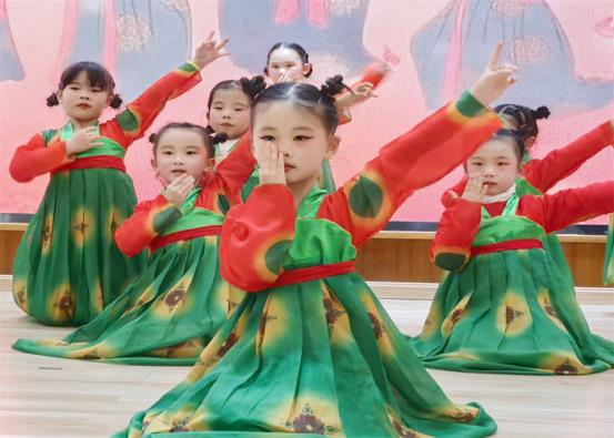 舞蹈大班 《稚趣小唐俑》 (1)