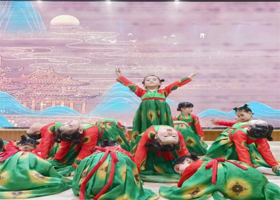 舞蹈大班 《稚趣小唐俑》 (2)