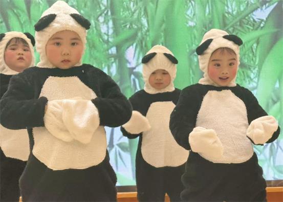 中一班舞蹈《panda panda》 (1)