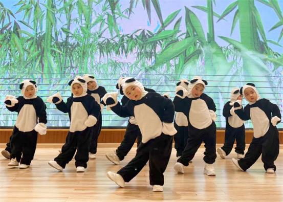 中一班舞蹈《panda panda》 (2)