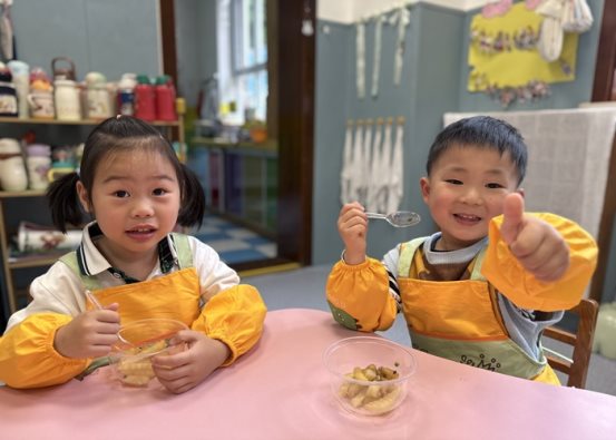 小一班品尝 (3)