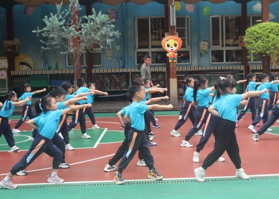大三班打军体拳 (1)