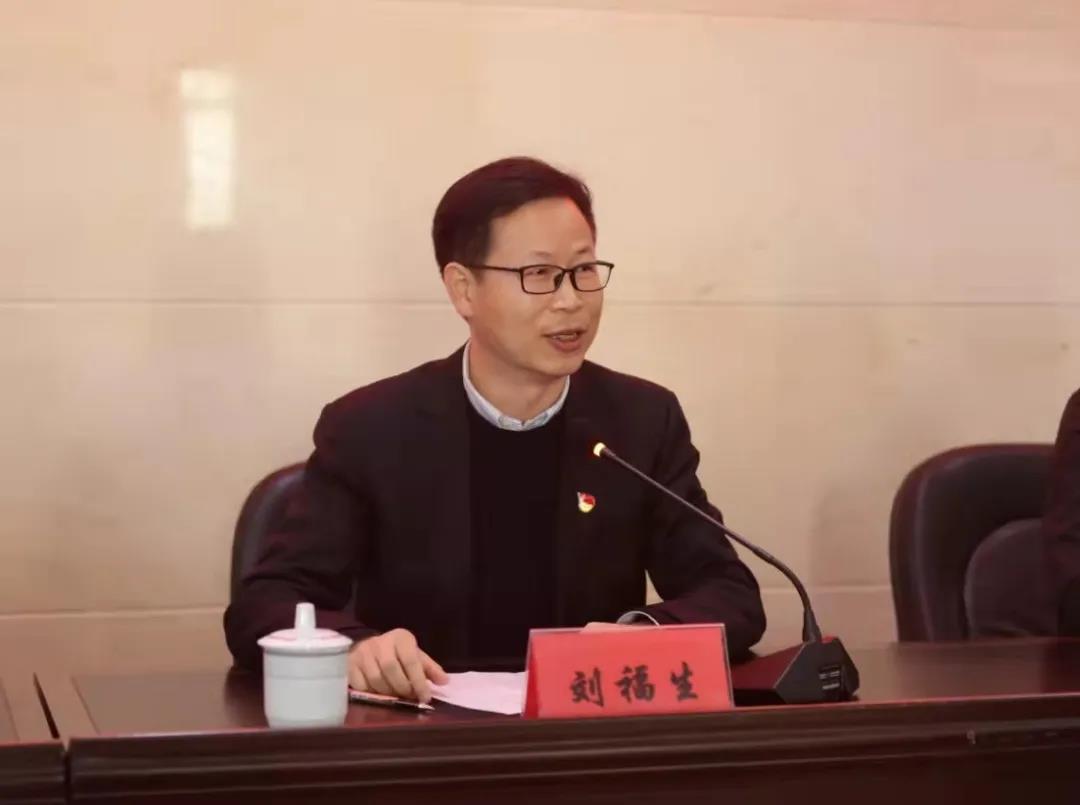 见面会上, 宁都县人民医院党委书记刘正宁对义诊活动的开展表示祝贺