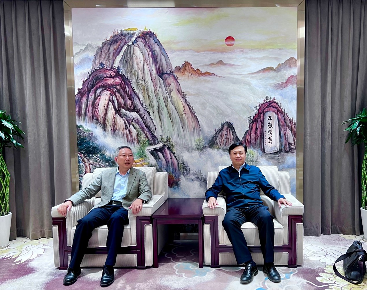 山东省商务厅副厅长崔洪光一行到访上海齐鲁交流座谈