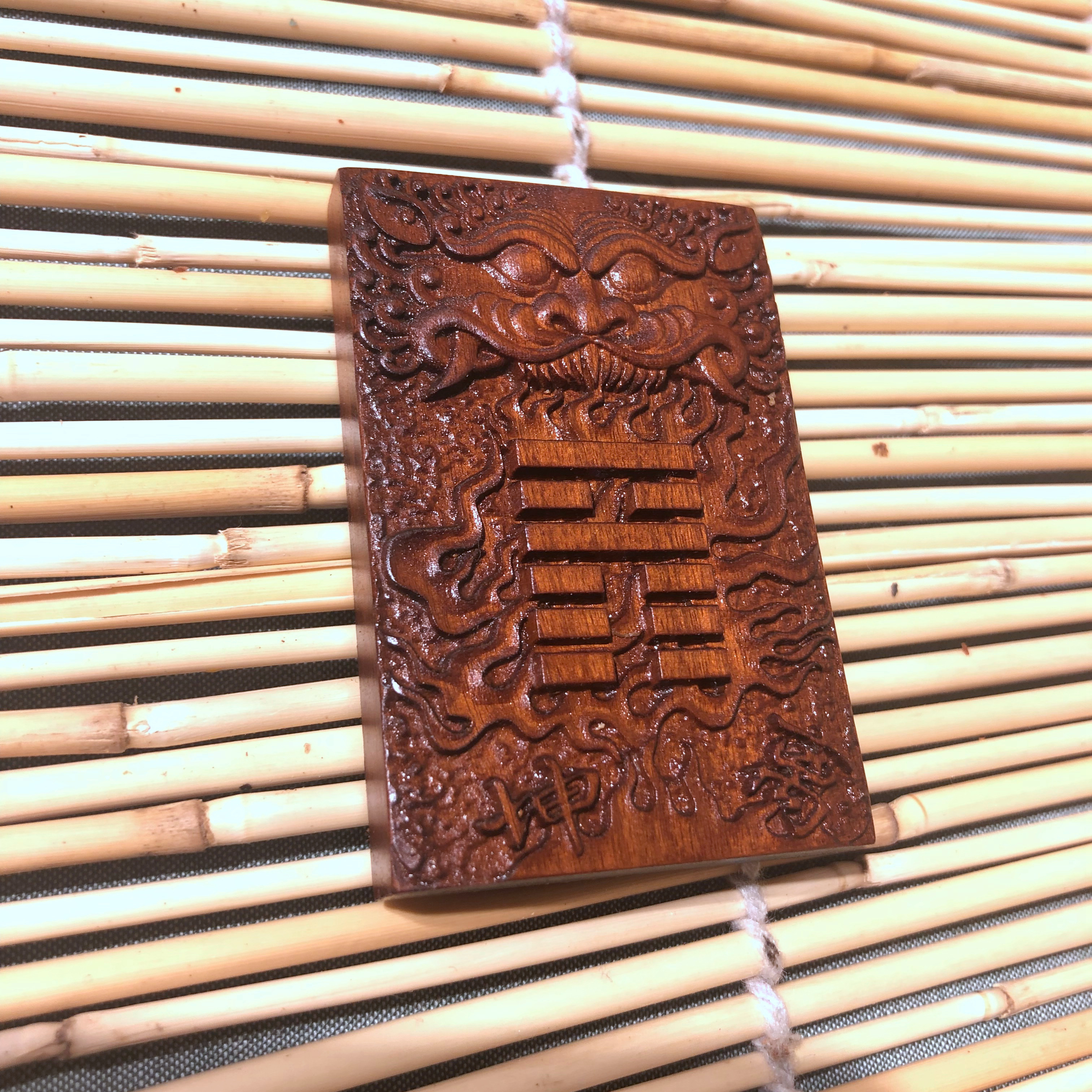仿古兽头牌