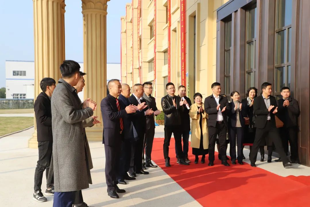 参观企业lunch silhouette午宴剪影会后,集团公司副总经理何力,何晨豪