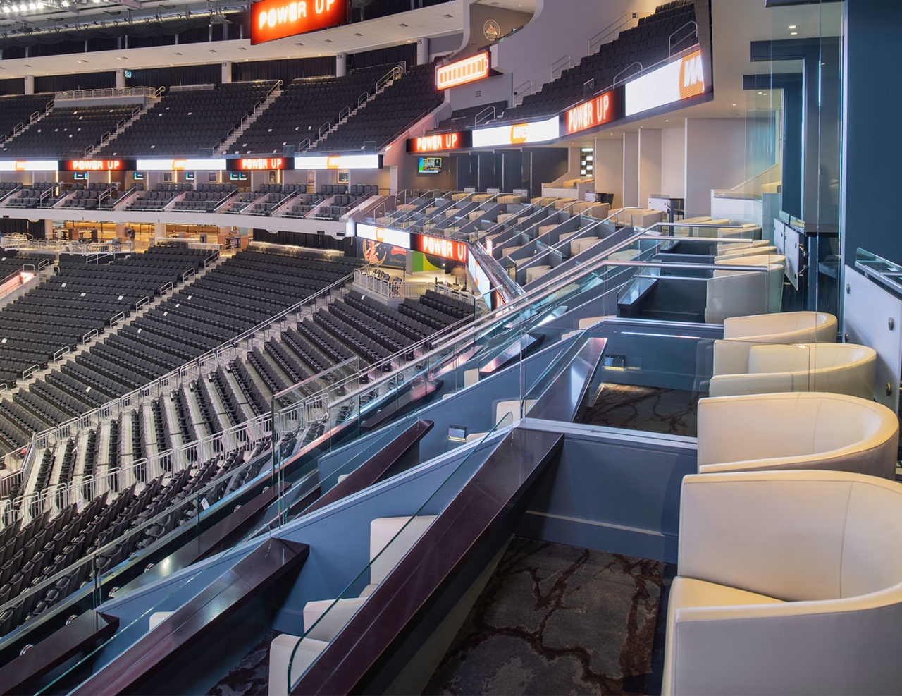 TrexCommercial_Arena_Glass_Suite_Divider_Railing-1280x987