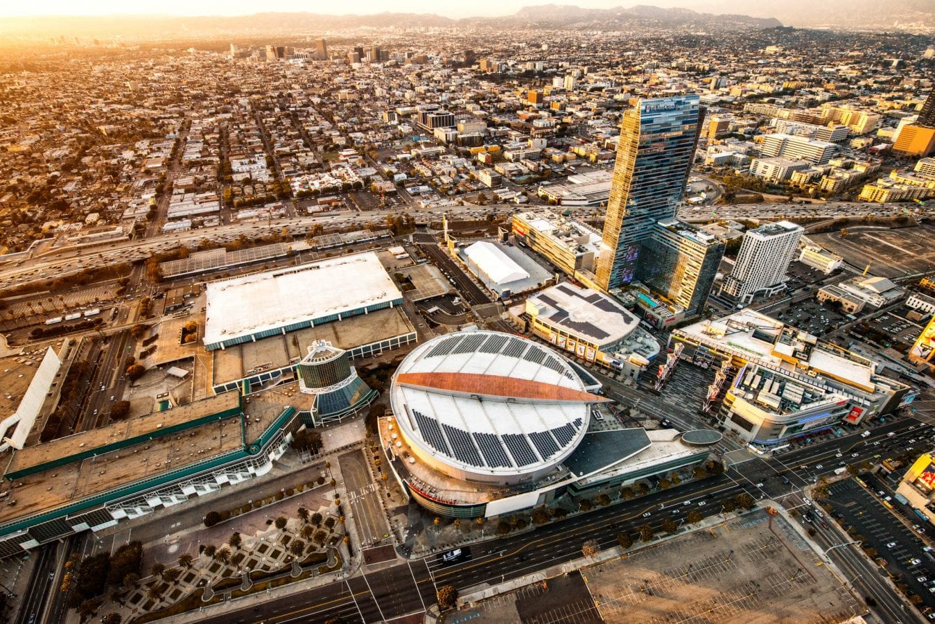 【携程攻略】洛杉矶斯台普斯中心景点,斯台普斯球馆是NBA的洛杉矶湖人队的主场，虽然价格贵，但看科比打球…