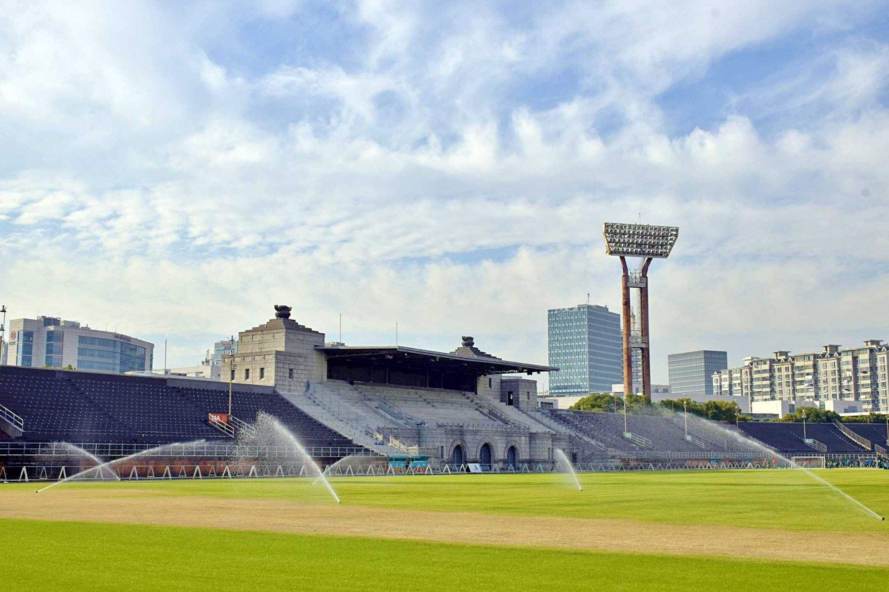 江湾体育场/Jiangwan Stadium |摄影|环境/建筑摄影|新花生品牌视觉 - 原创作品 - 站酷 (ZCOOL)