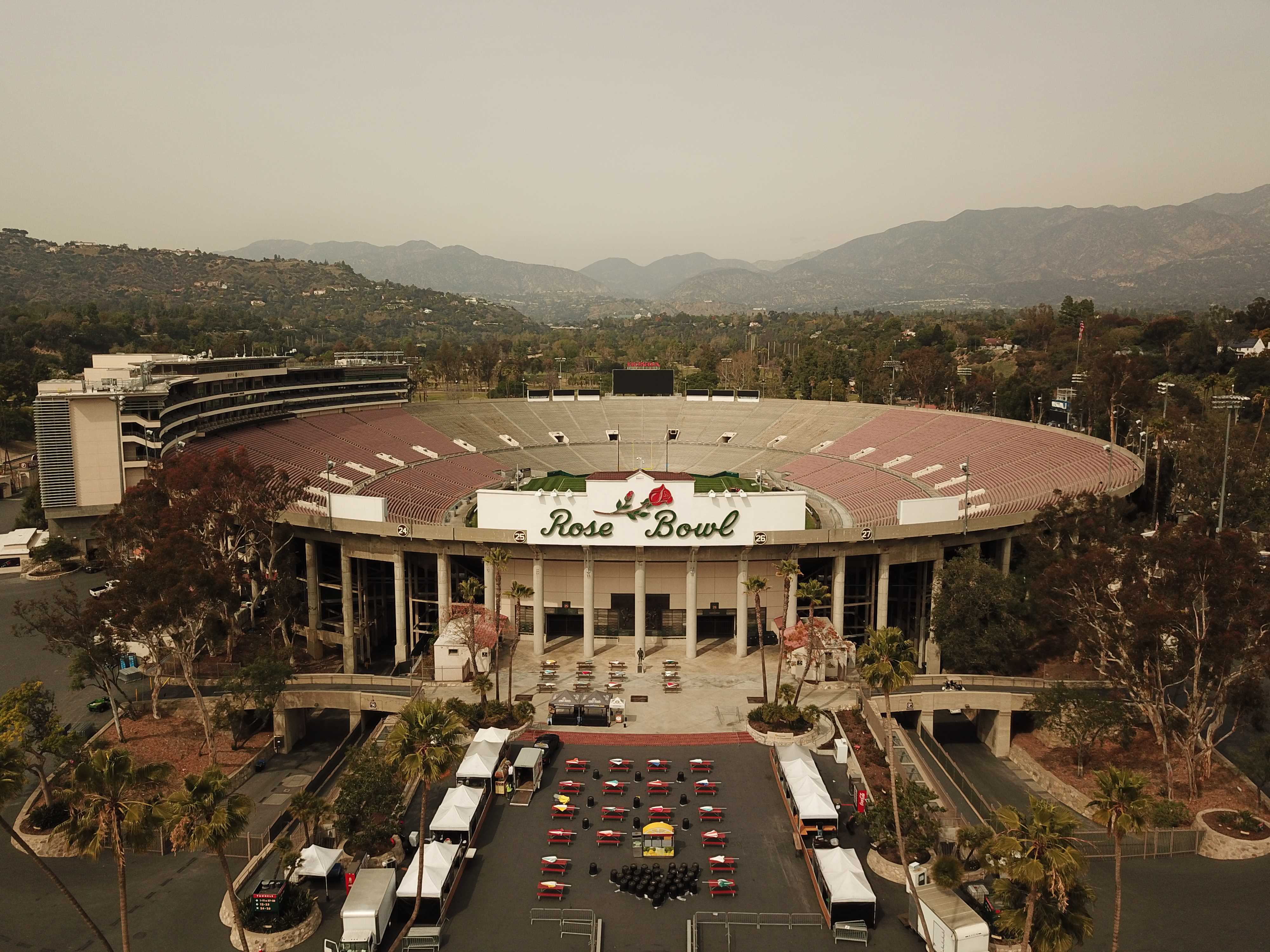 Rose_Bowl_Stadium_looking_North