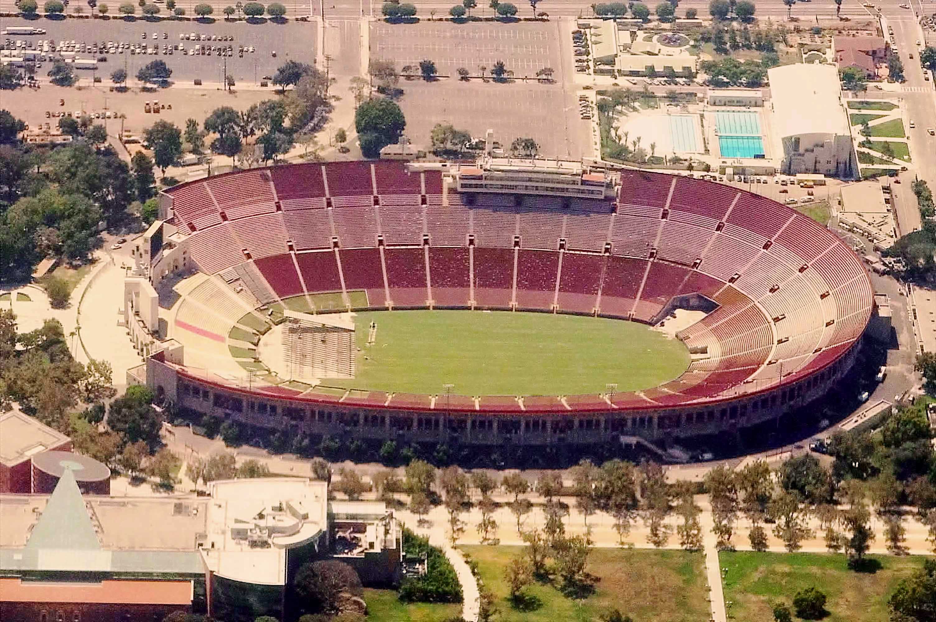 Los_Angeles_Memorial_Coliseum_-2010