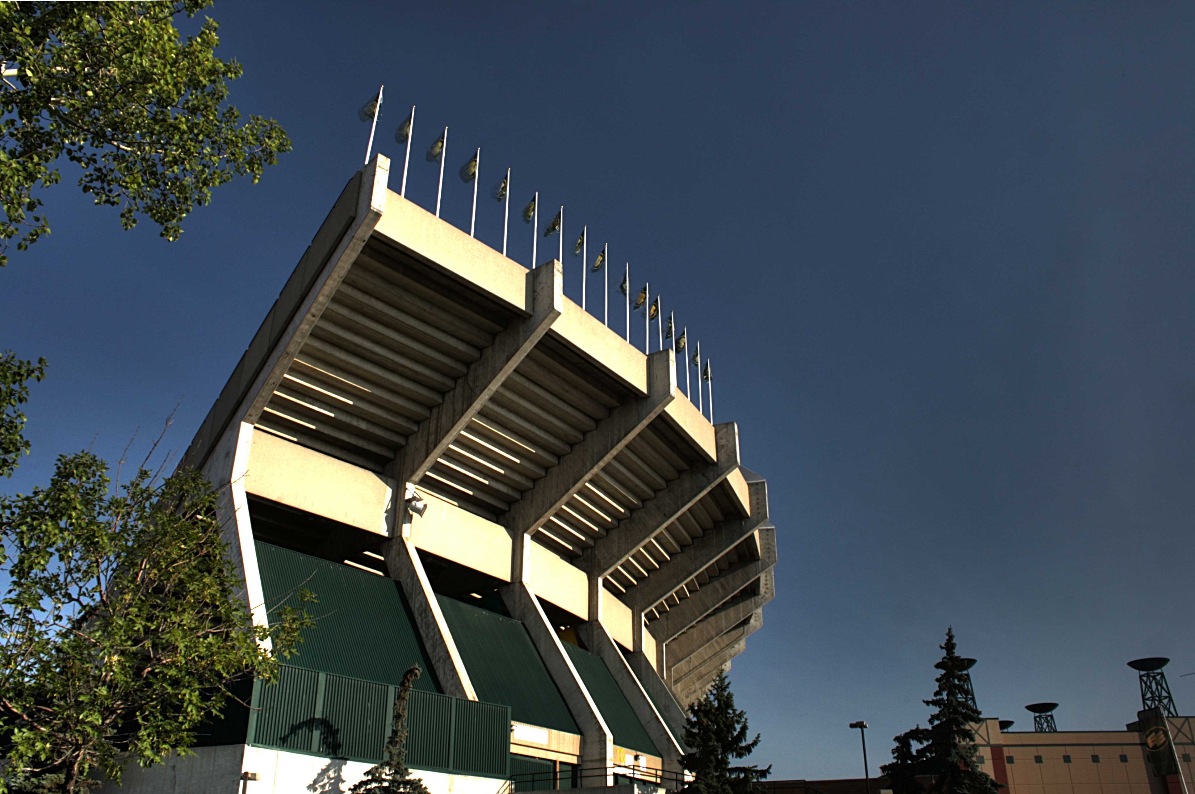 11-CommonwealthStadium