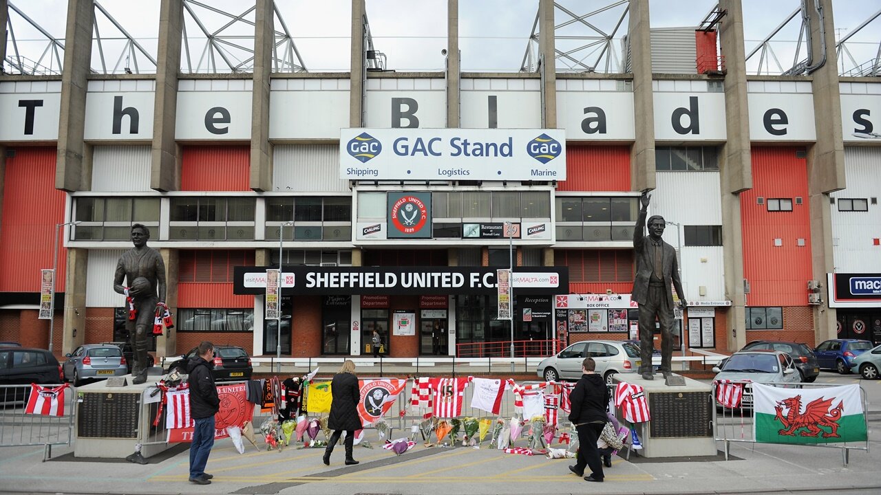 10-BramallLane