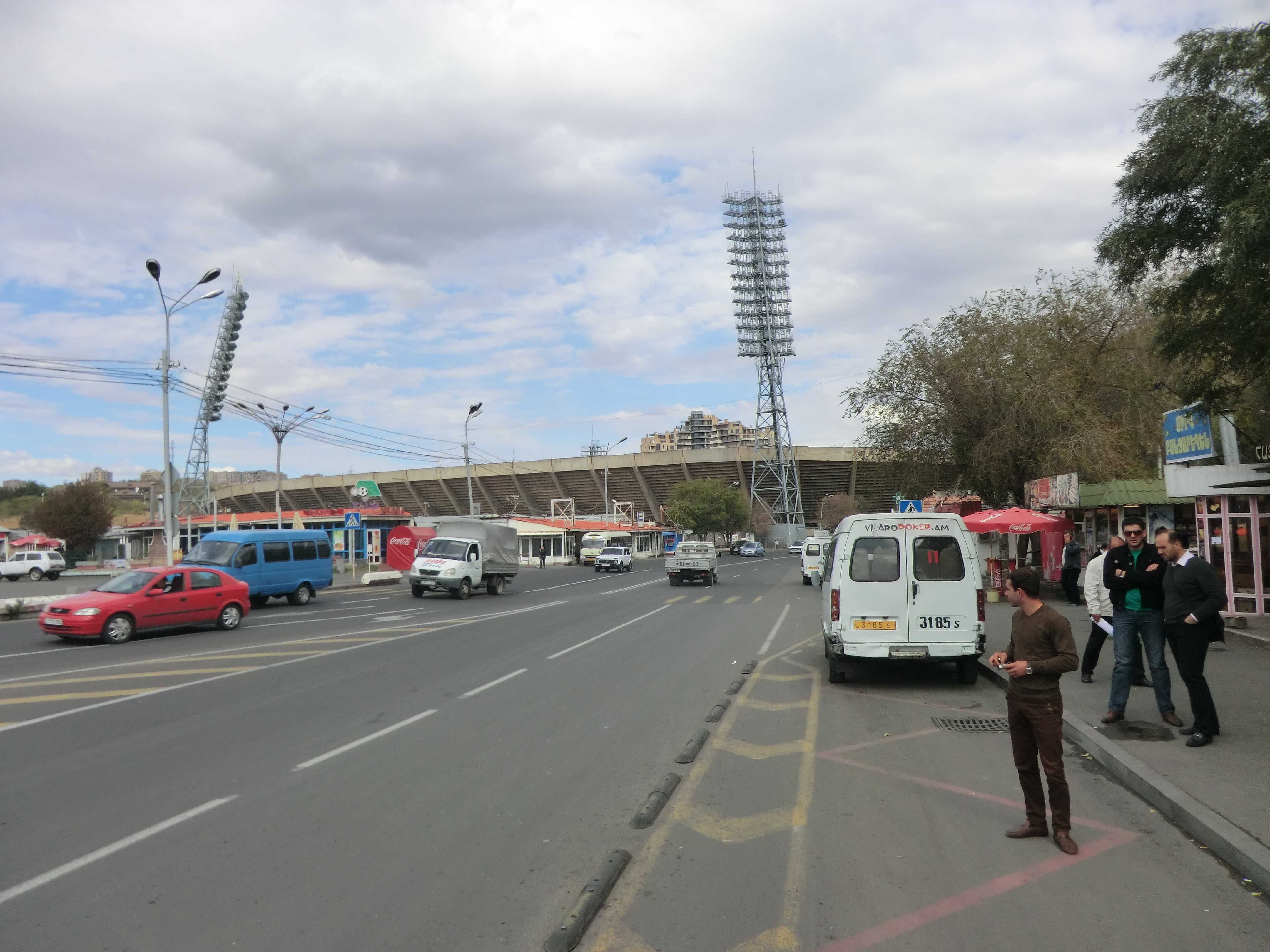 13-HrazdanStadium