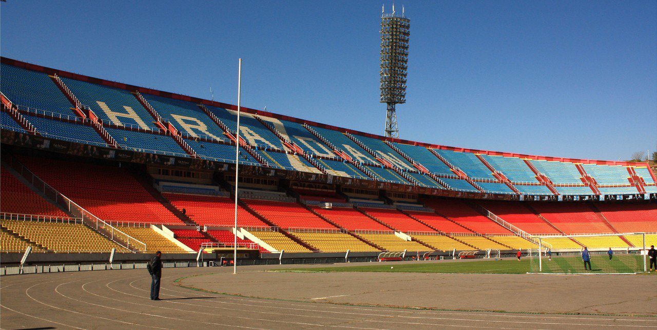 14-HrazdanStadium