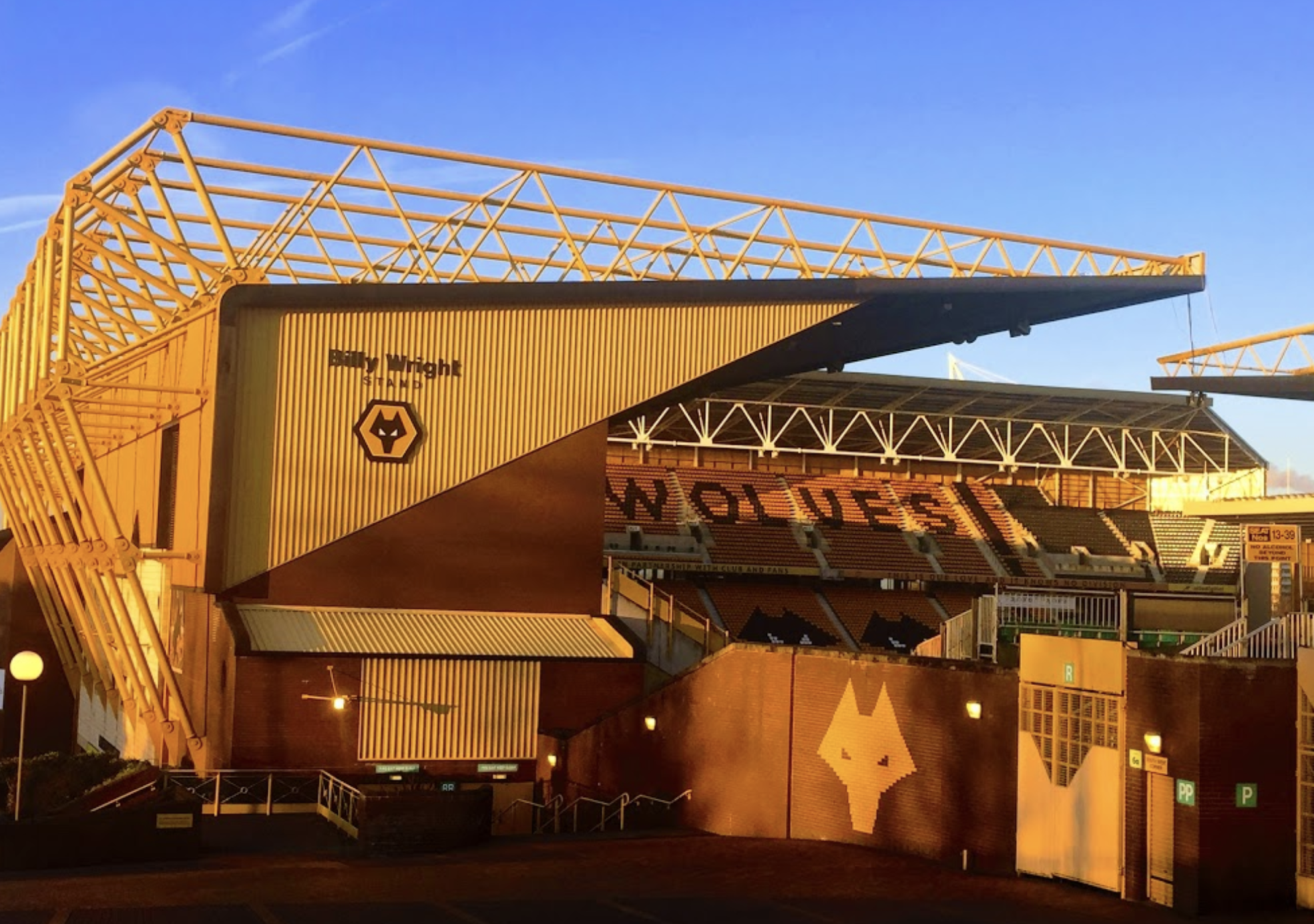 22-Molineux