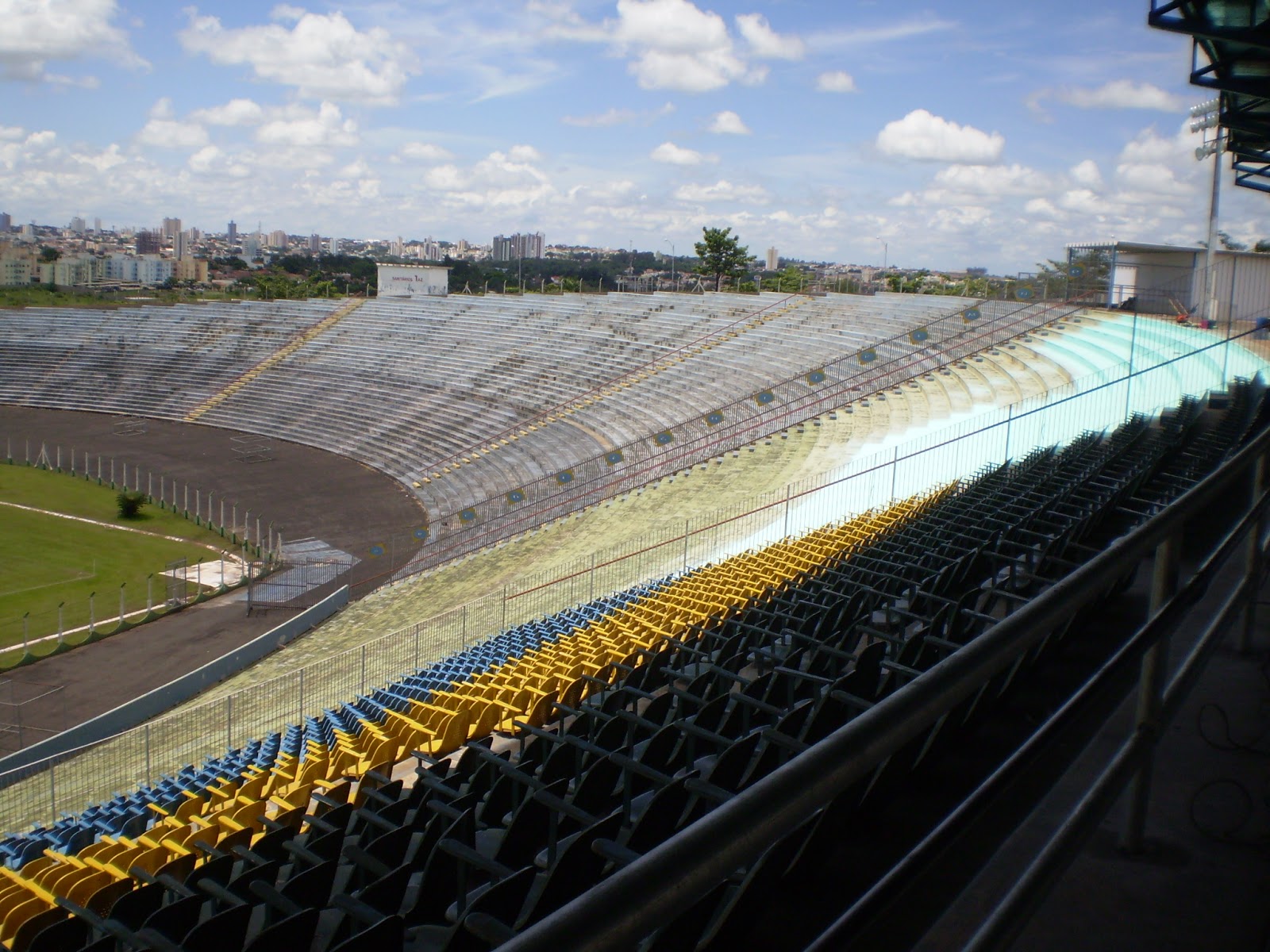 11-EstadioPauloConstantino