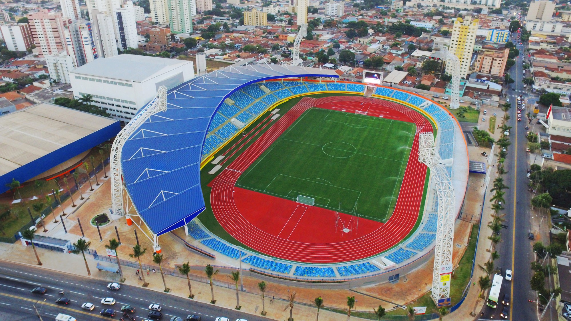 2-EstadioOlimpicoPedroLudovico