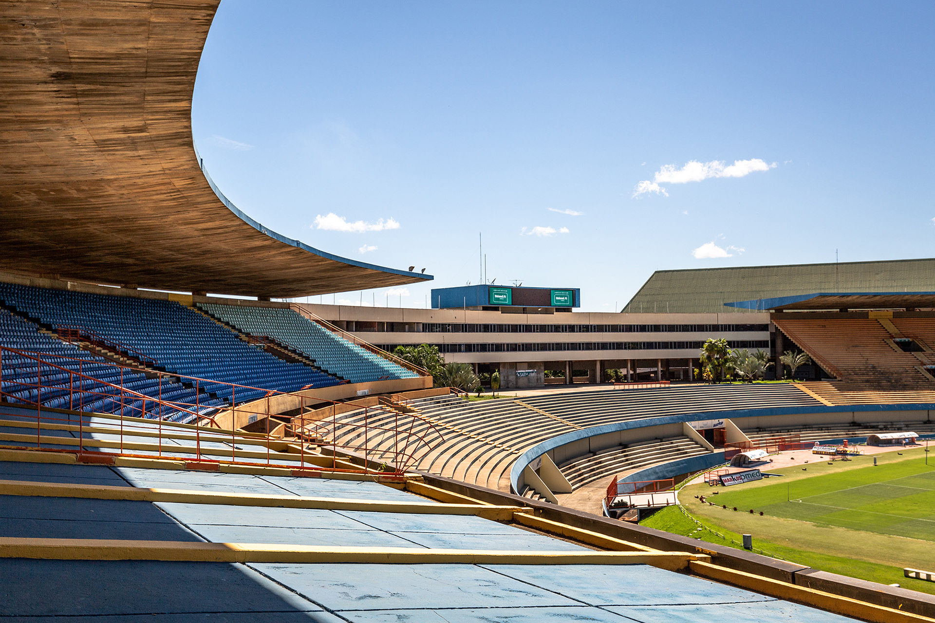 2-EstadioSerraDourada