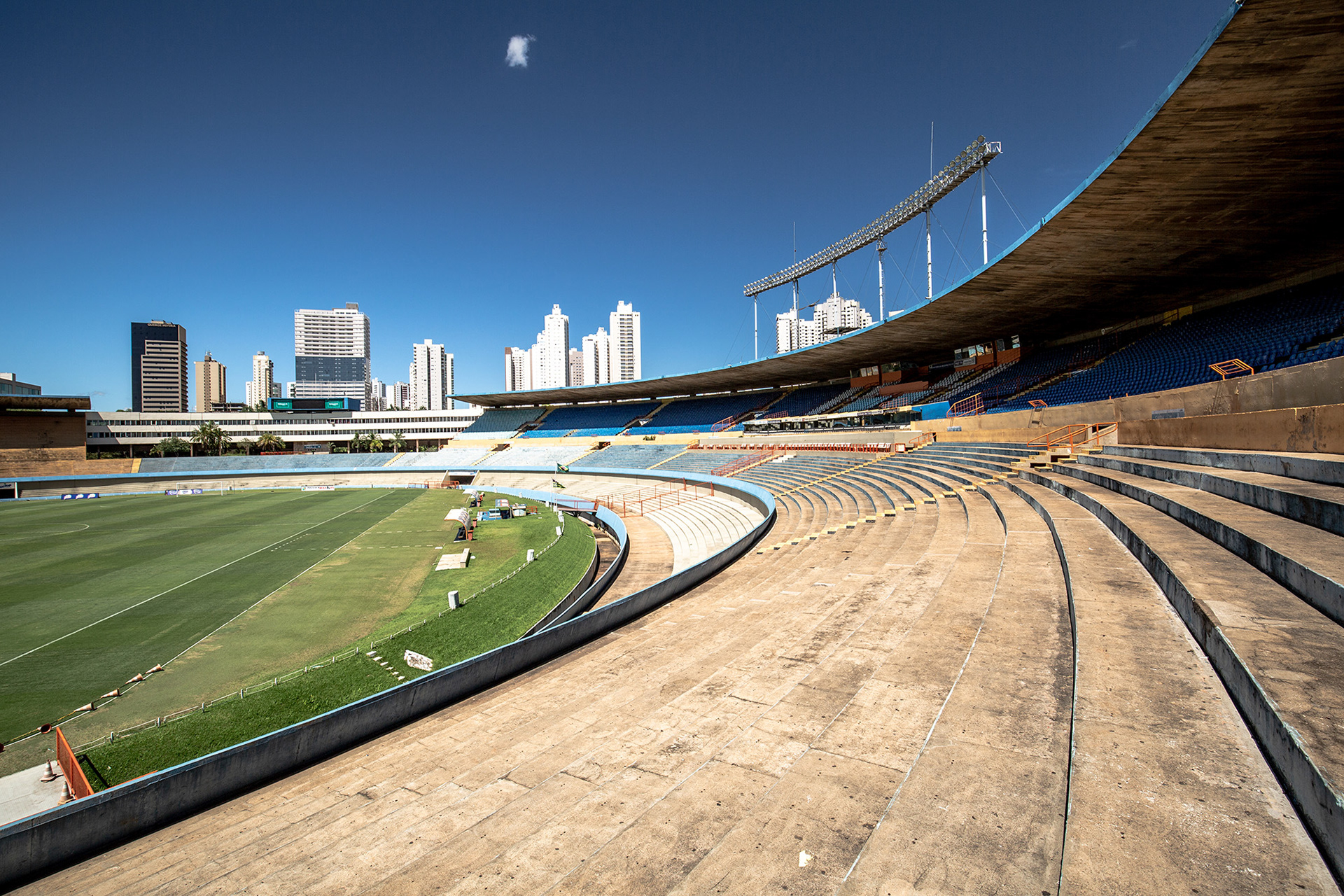 5-EstadioSerraDourada