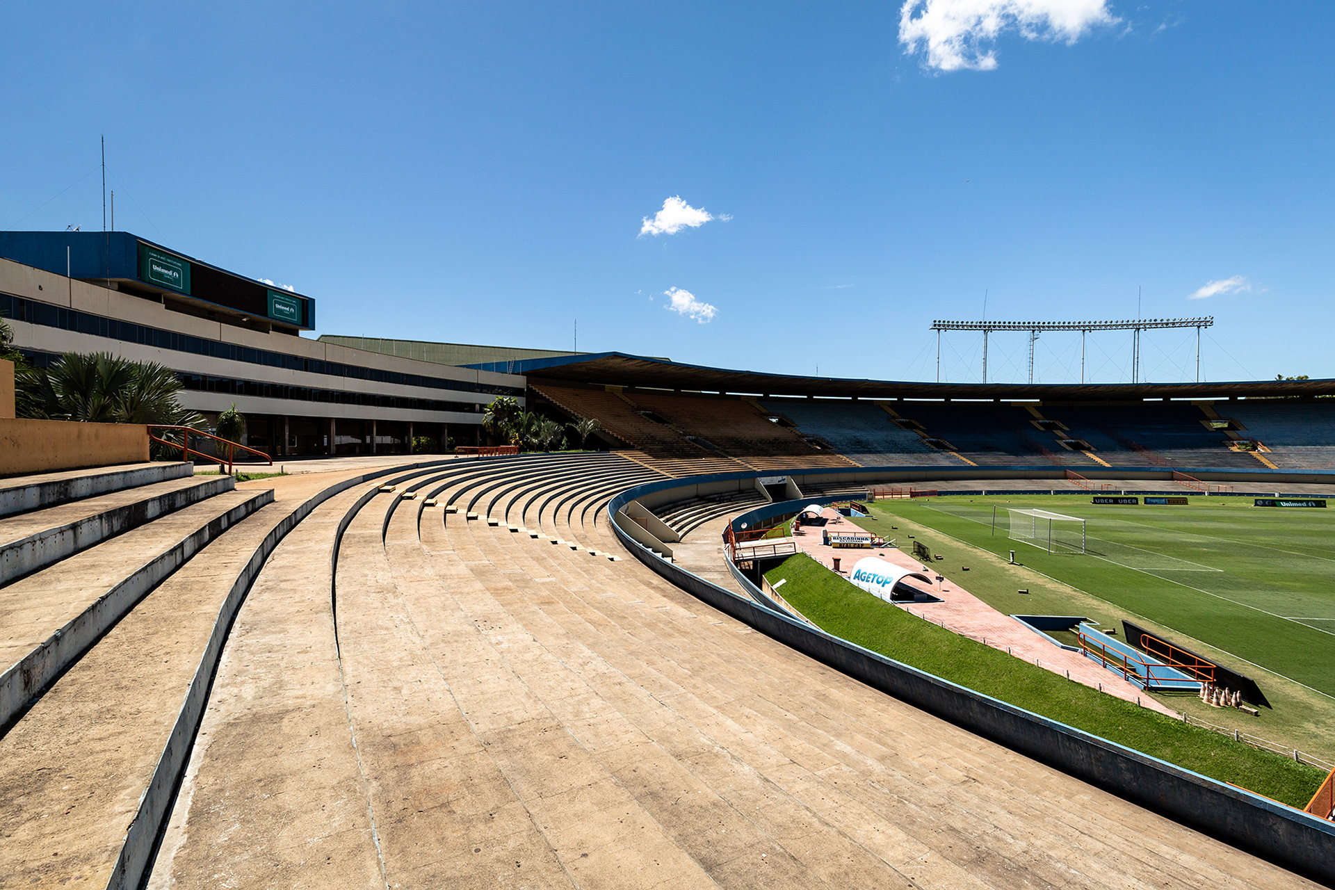 7-EstadioSerraDourada