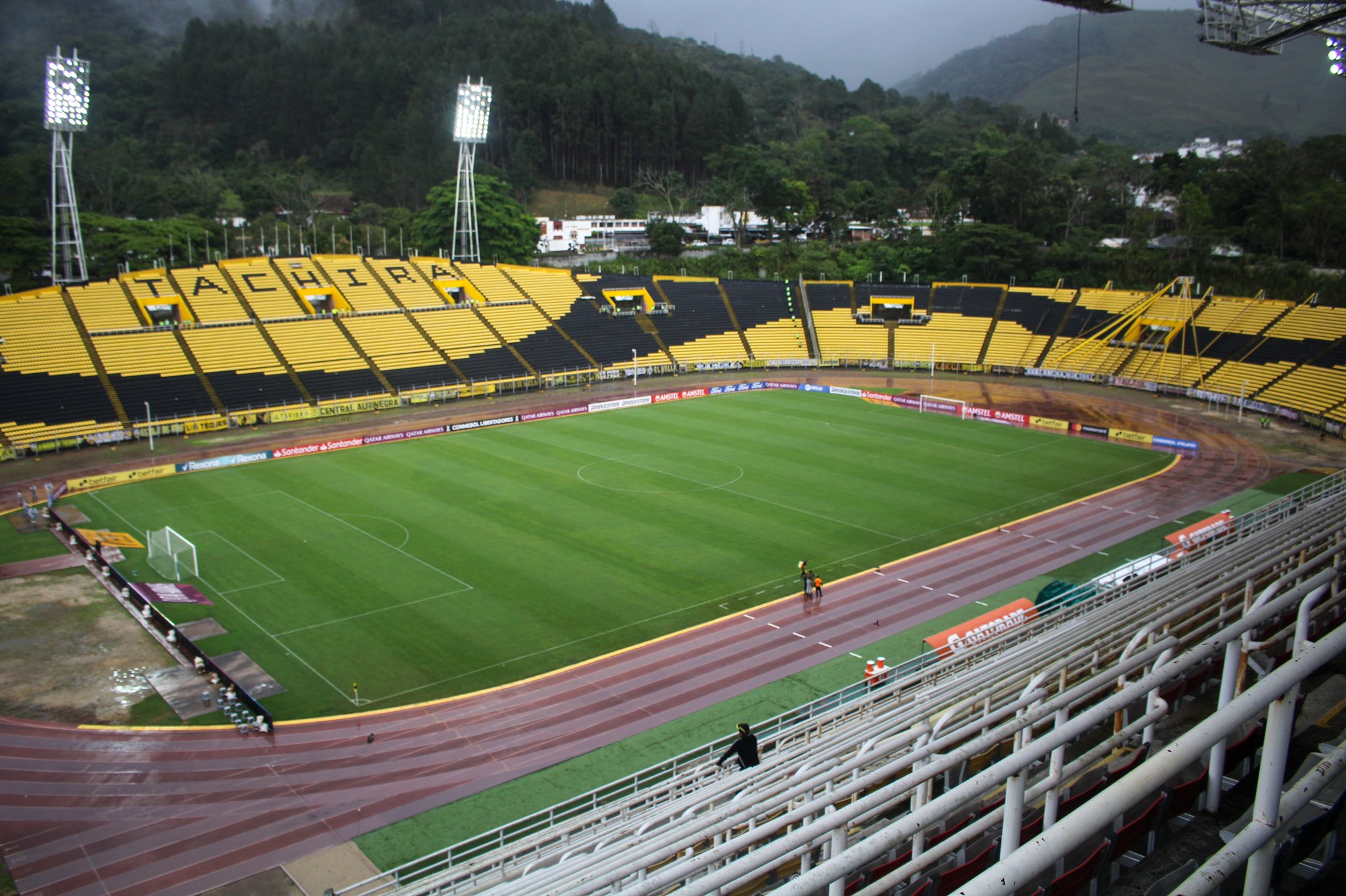 6-EstadioPolideportivodePuebloNuevo