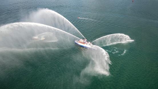 海南三亚“三消1号”300吨级沿海型消防船交接入列(组图)