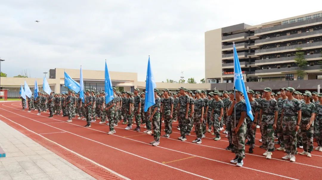 军训会操展风采 风华正茂致青春-梧州市培文学校