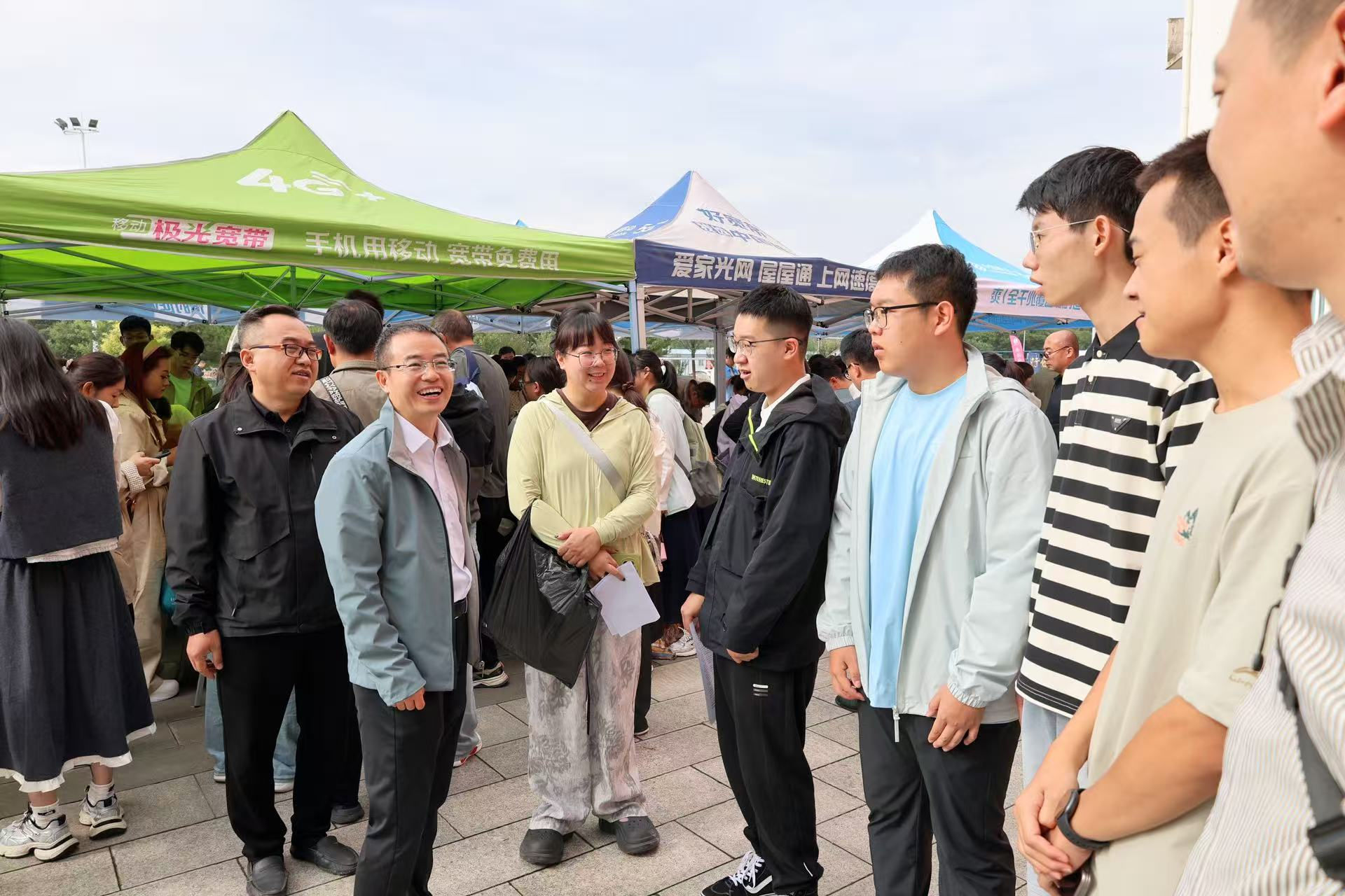 领导迎接2025级新同学