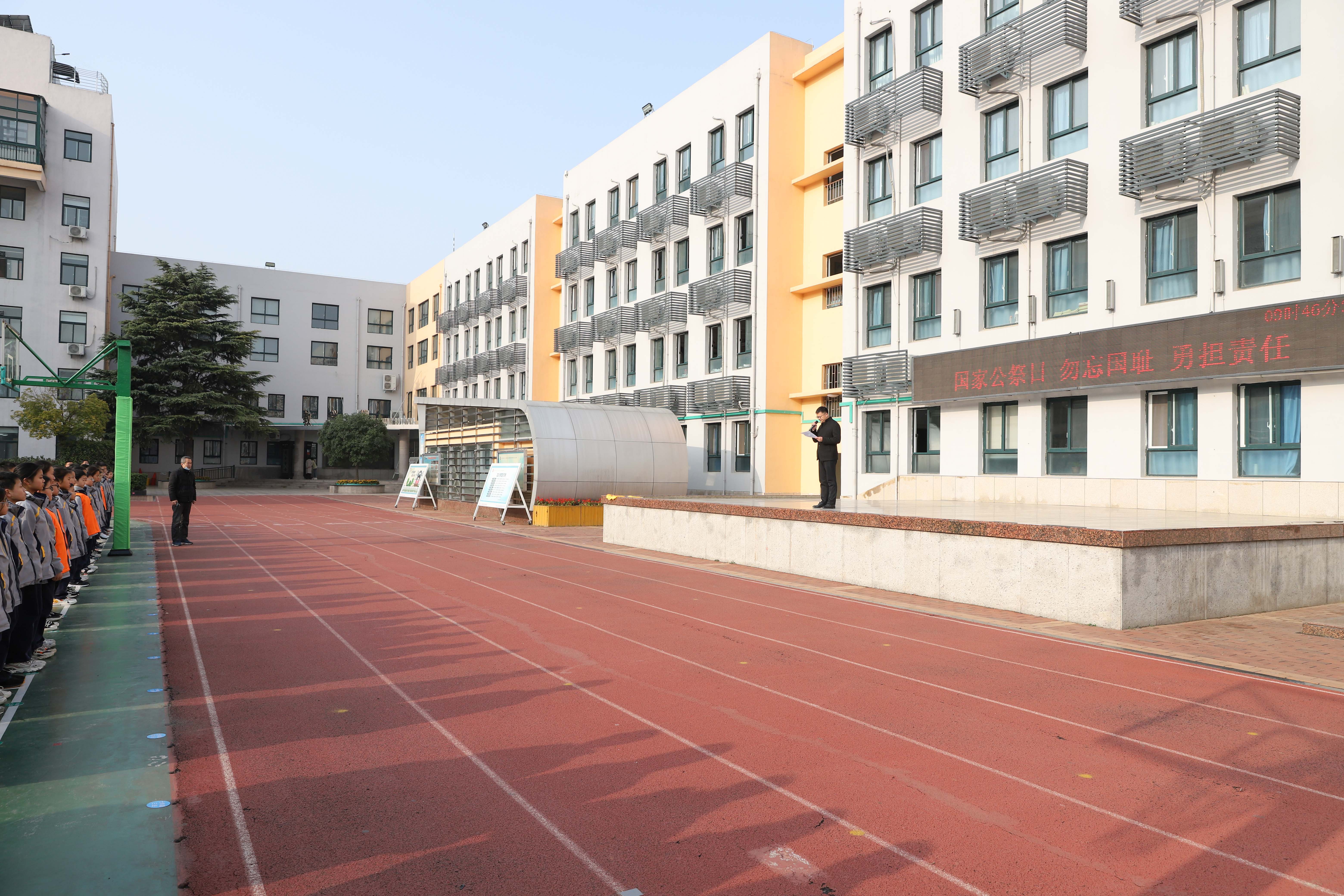 铭记历史把握未来郑州群英中学组织开展国家公祭日主题教育活动