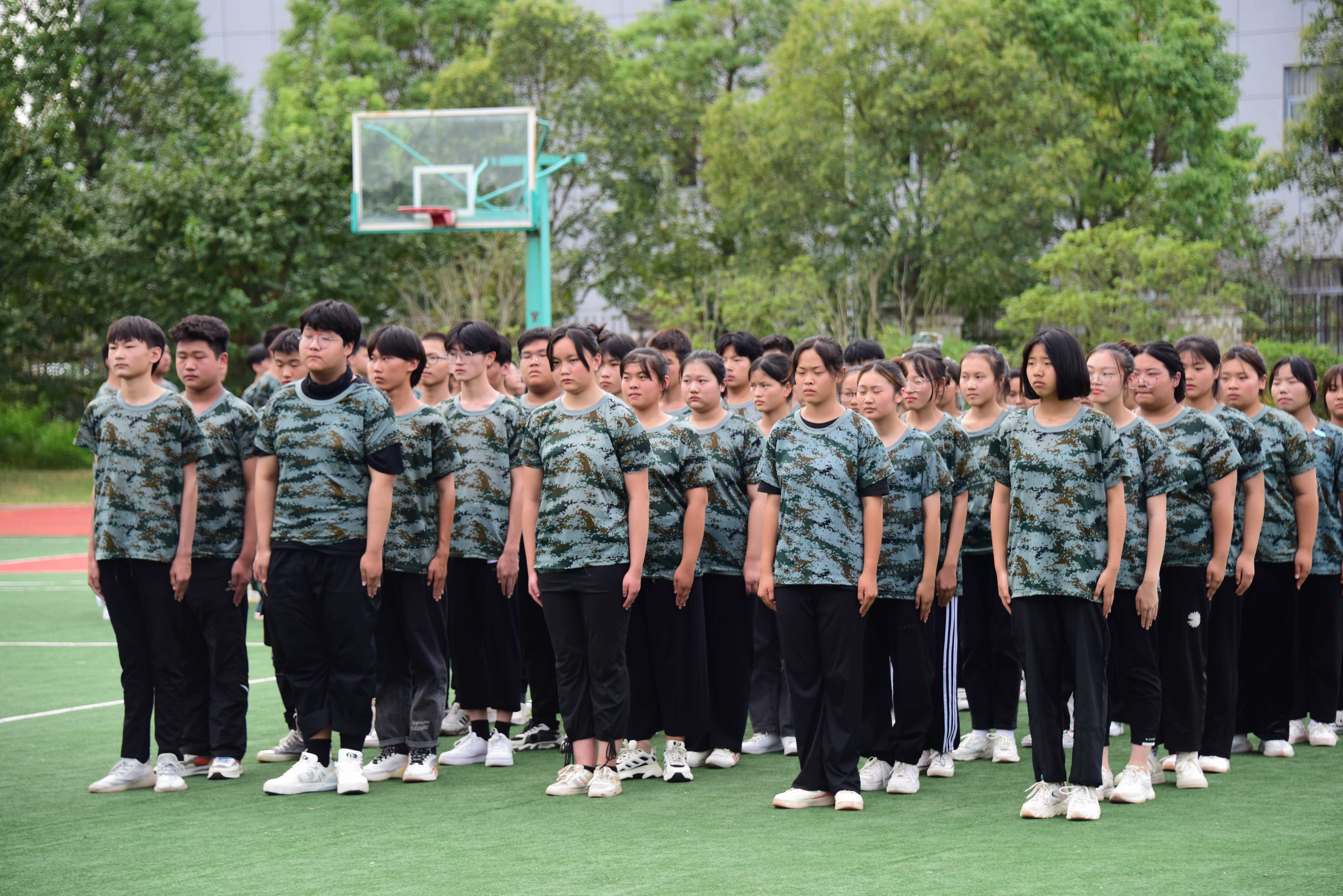 迎着朝阳扬帆起航淮安文化艺术学校2021级新生军训汇报表演及表彰大会