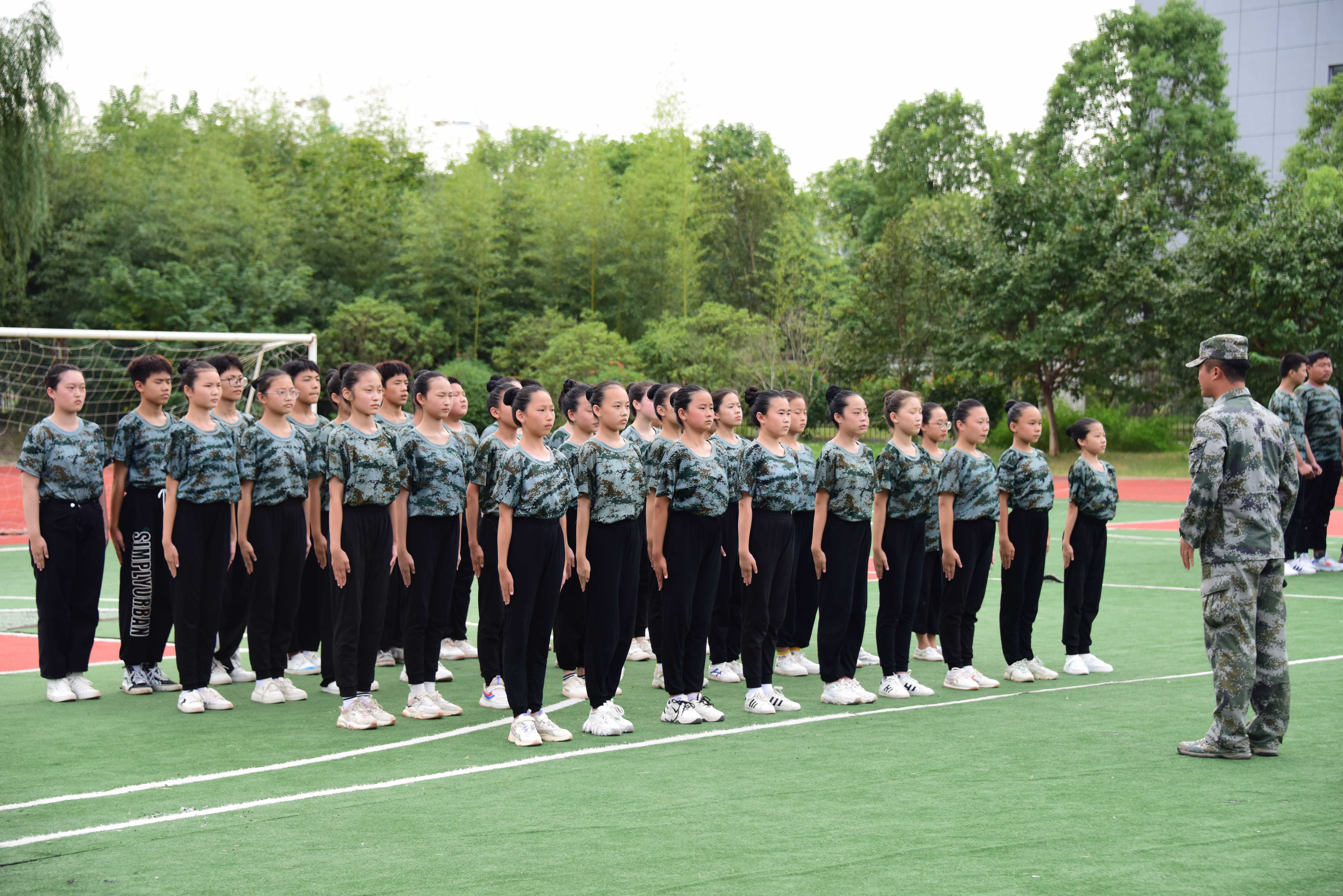 迎着朝阳扬帆起航淮安文化艺术学校2021级新生军训汇报表演及表彰大会