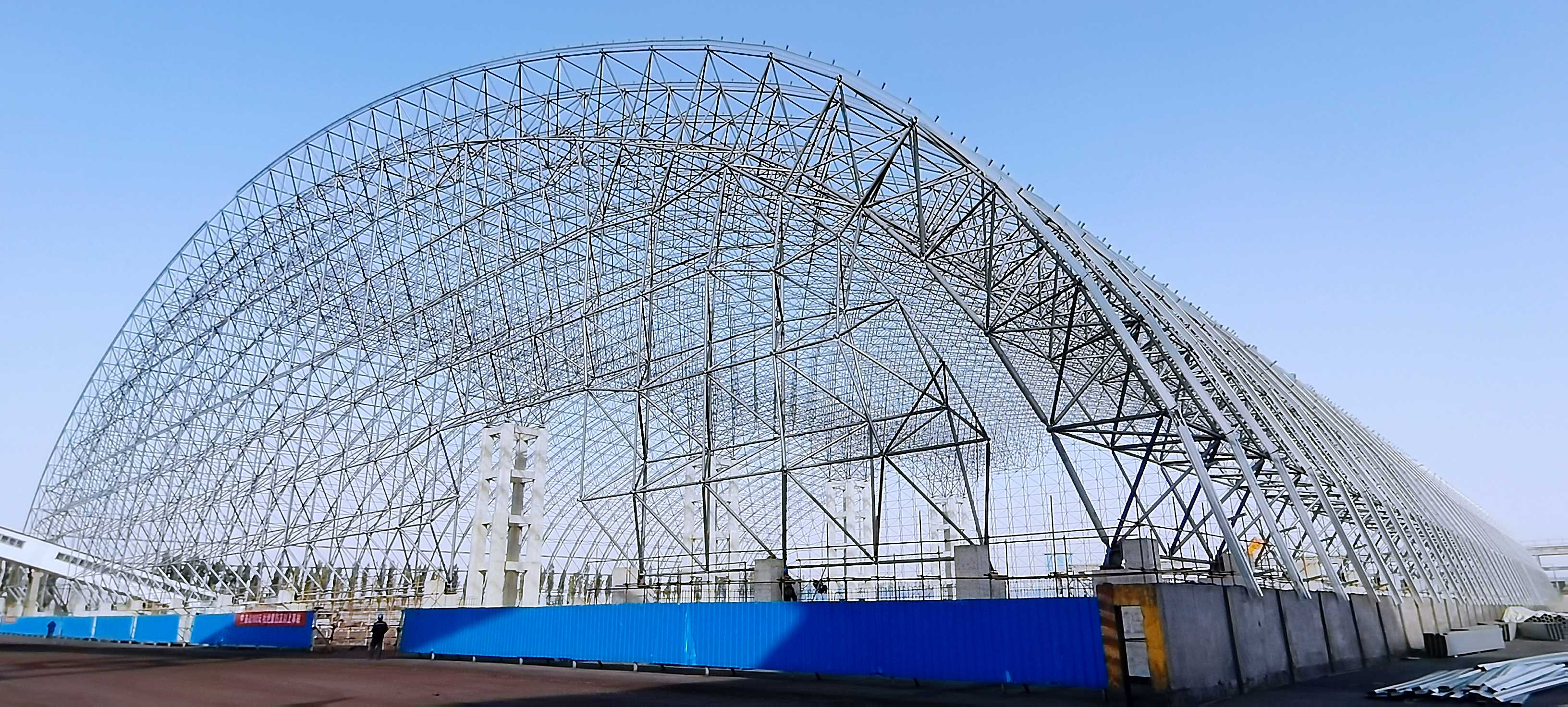 封闭epc项目工程a区钢网架主体顺利安装完成-中煤建安集团新疆分公司
