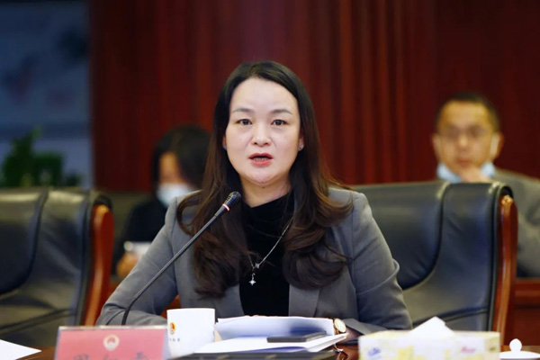 兼常务副会长,长沙市康视明眼镜有限公司董事长周红霞眼镜行业规模小