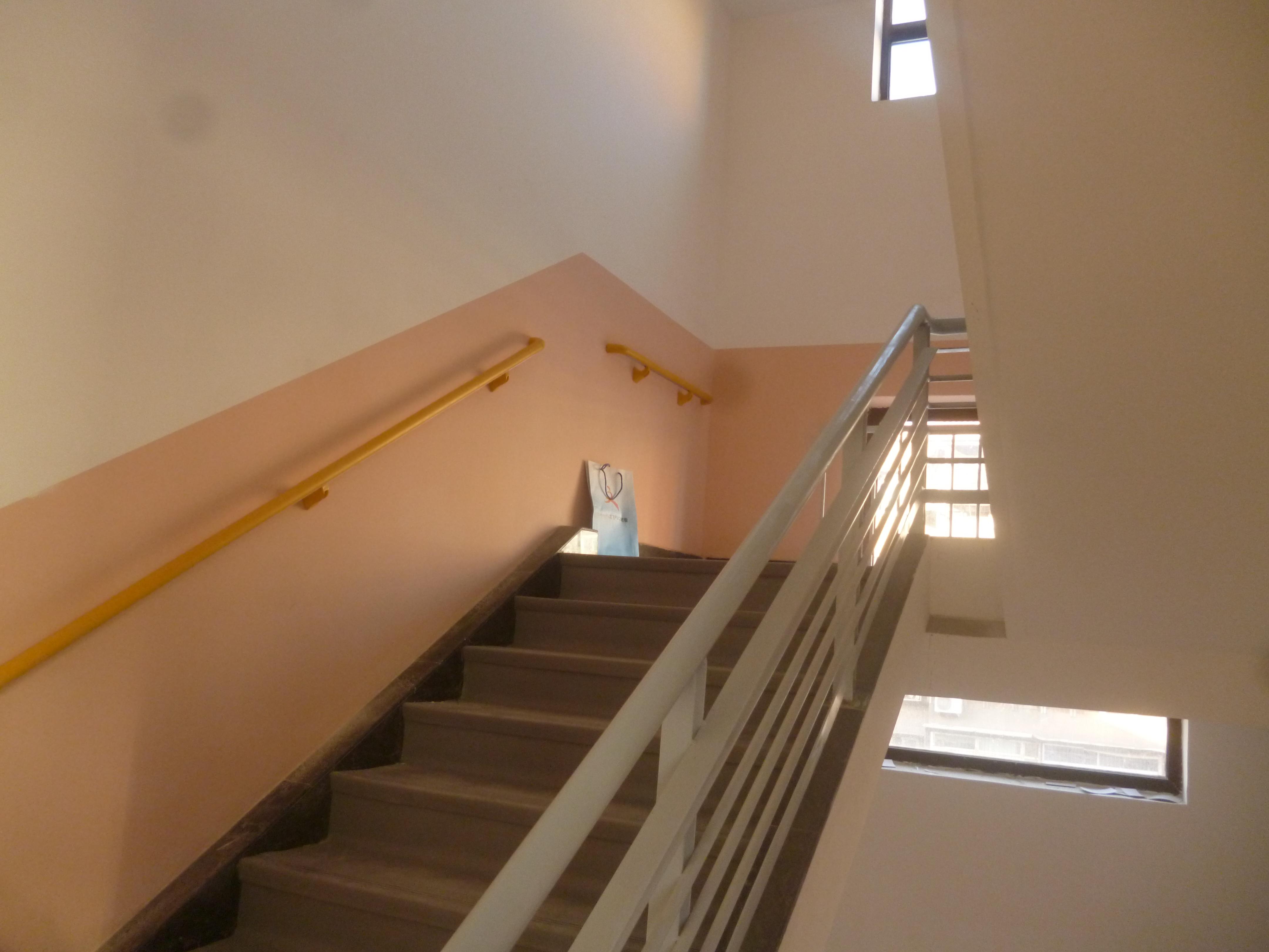 楼梯踏步安装完PVC整体踏步后效果图二_4320x3240
