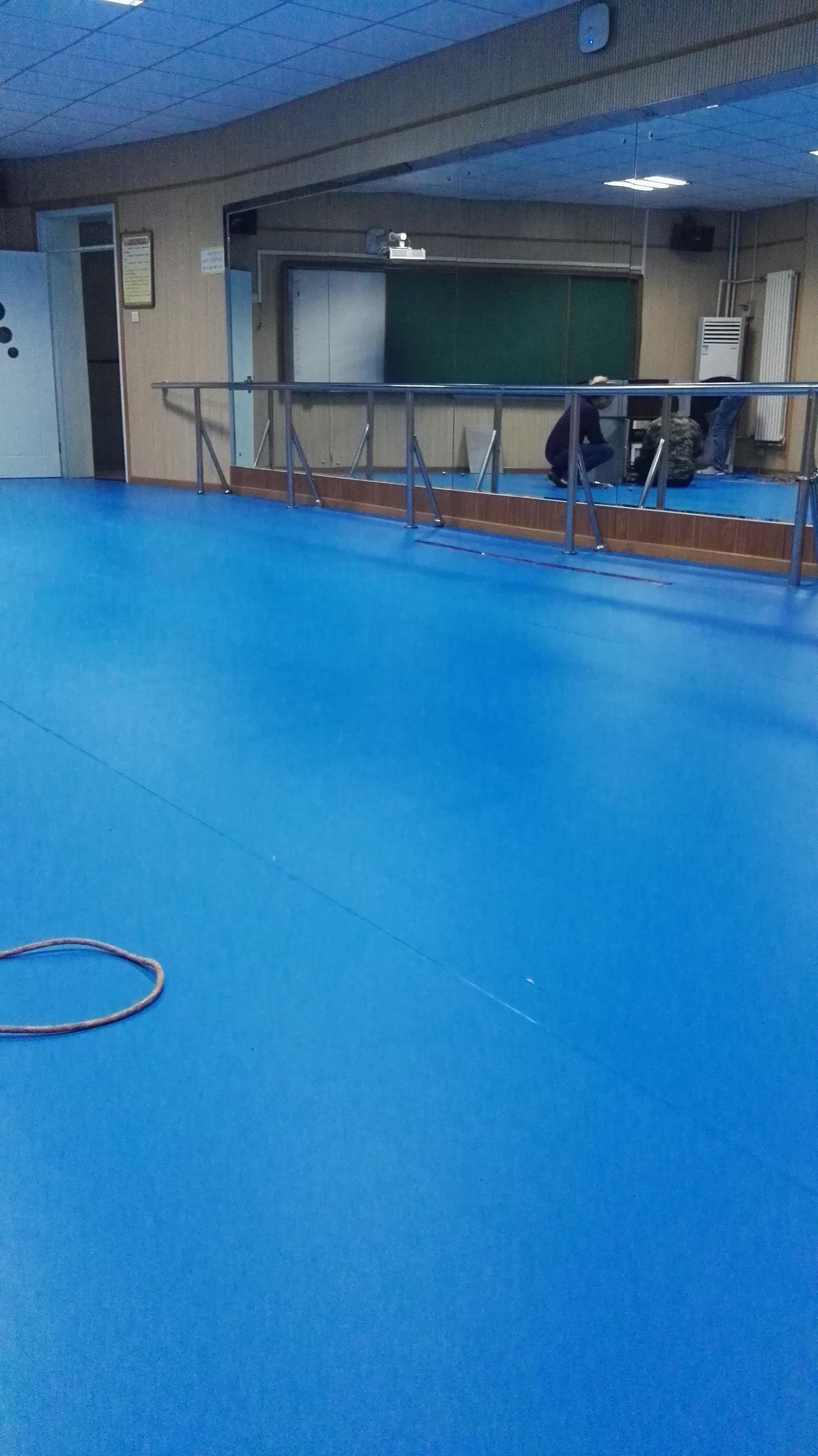 安装完PVC舞蹈地板后的效果图