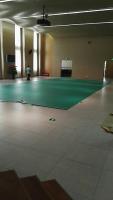 安装完PVC运动地板后羽毛球场地的效果图
