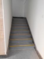 楼梯踏步安装完PVC地板后的效果图一