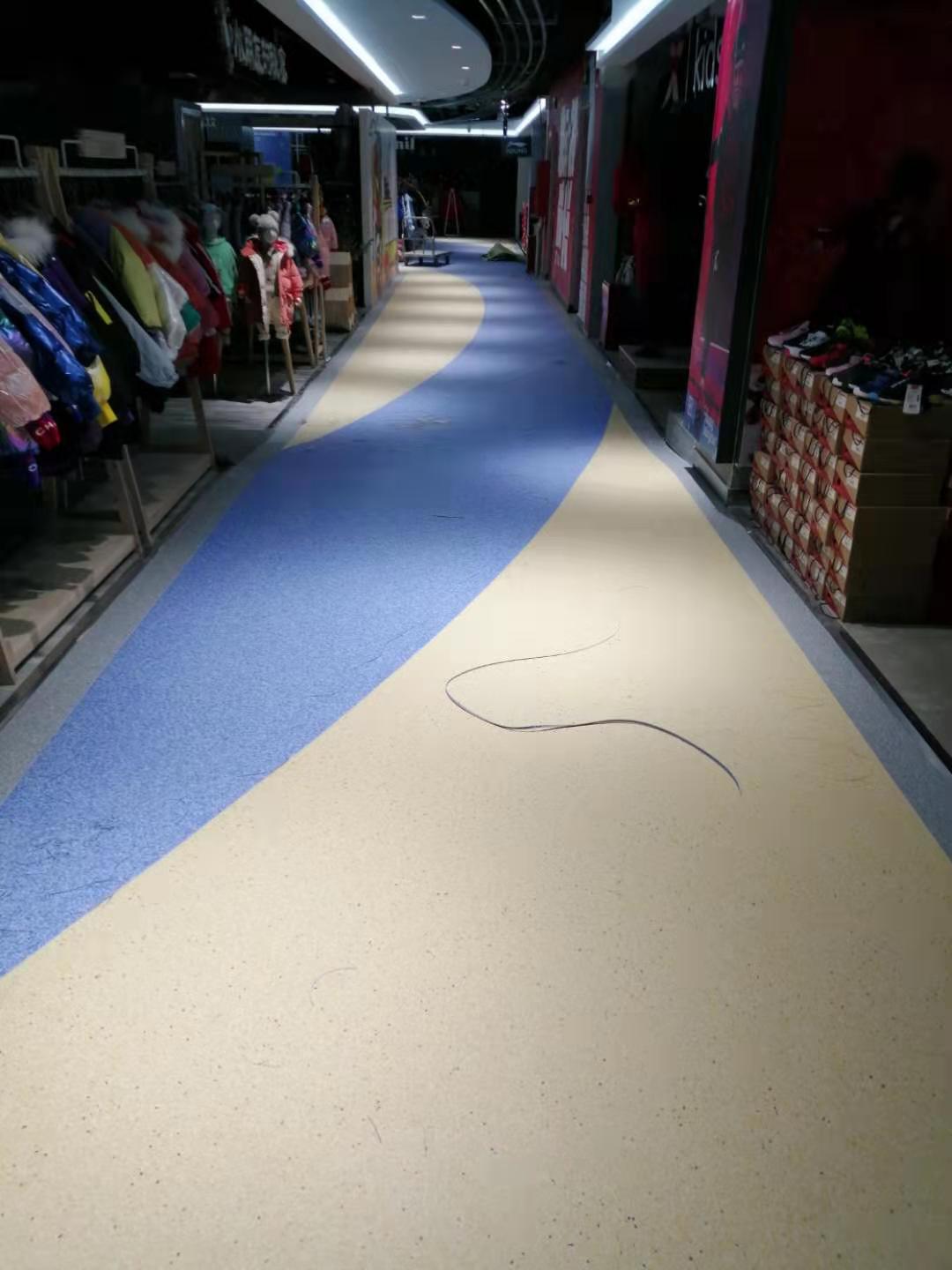 商场通道铺完龙飞PVC地板效果图四