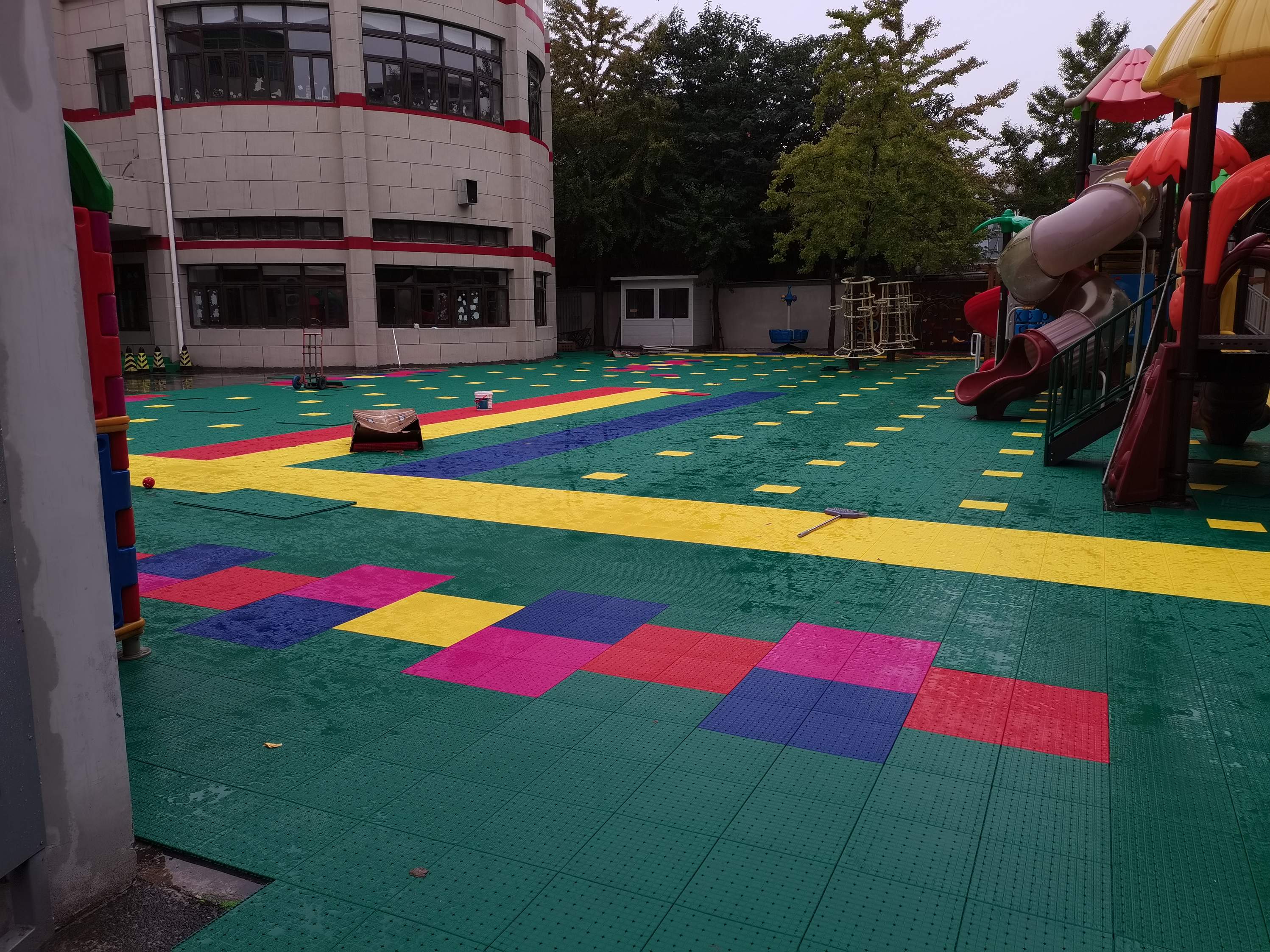 黄寺大街部队幼儿园-室外悬浮拼装铺完的效果图二