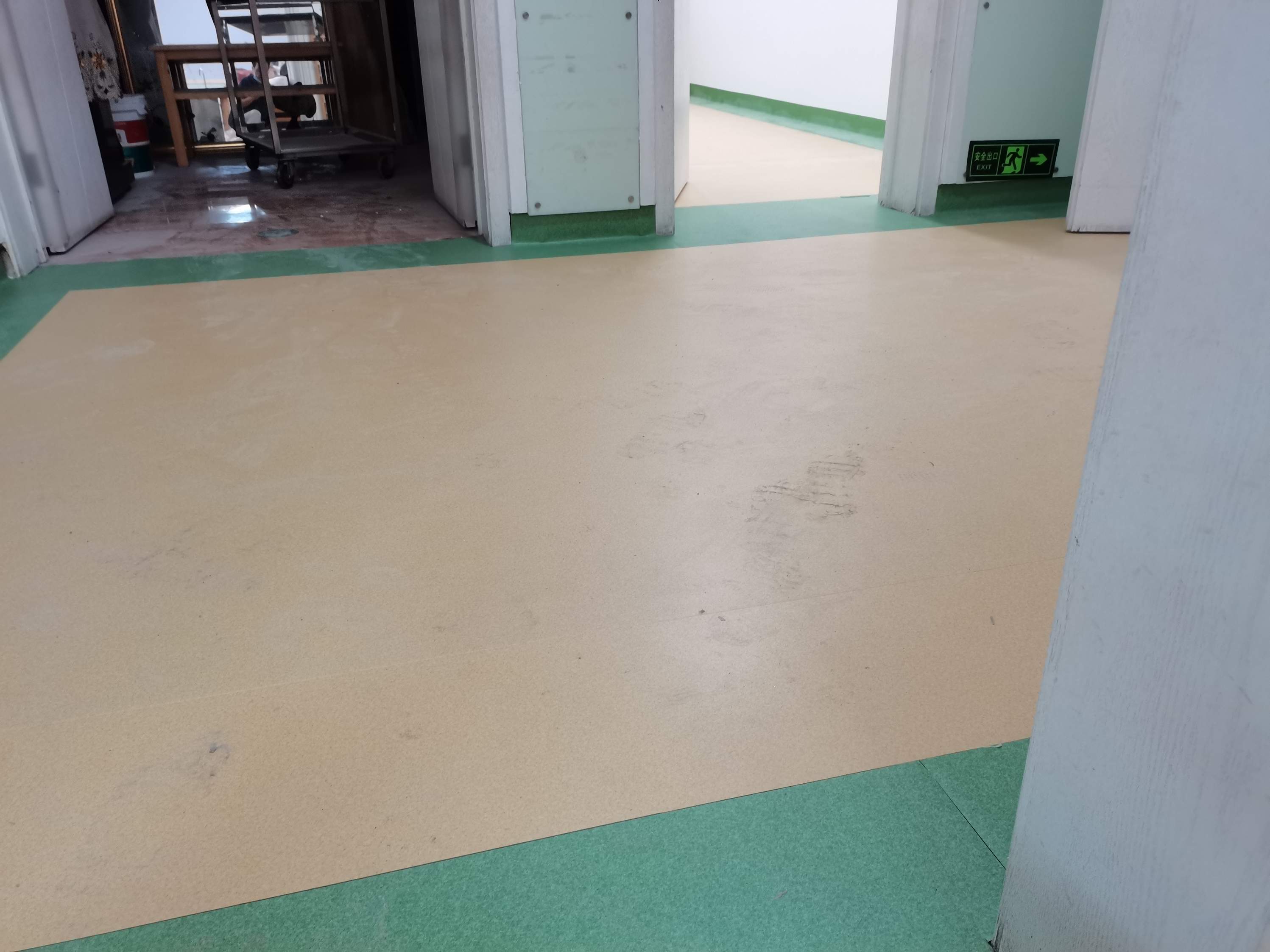 黄寺大街部队幼儿园-楼梯间铺完PVC地板的效果图一