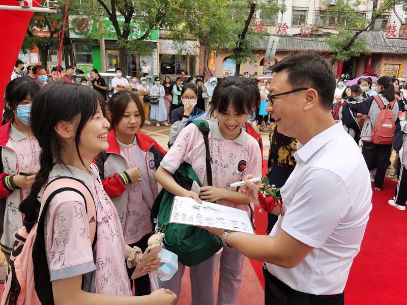 放飞梦想奋斗青春市十四中隆重举行2020届毕业典礼