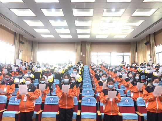 市十四中:开展国家宪法日"宪法晨读活动"-平顶山市第十四中学