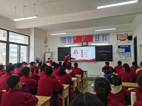 市十四中:开展学雷锋主题班会活动-平顶山市第十四中学
