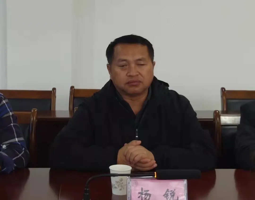 我校杨锐校长携年级部主任到清华中学交流