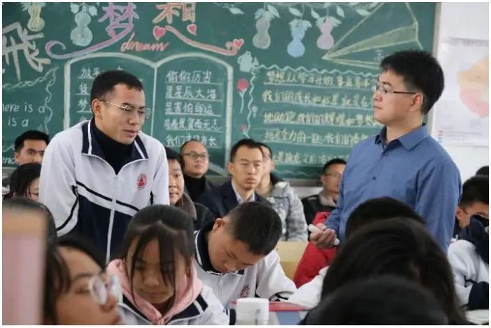 我校数学组老师与清华中学数学组老师开展同课异构活动