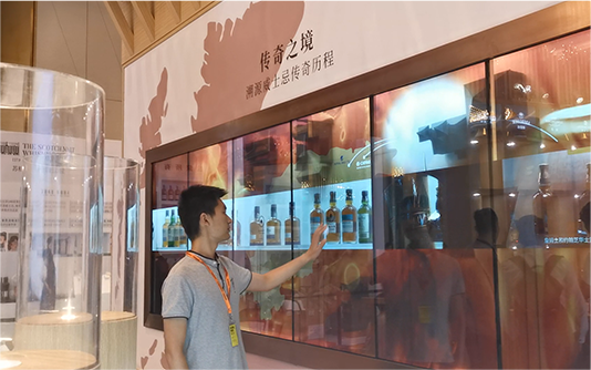 上海外滩W酒店whisky L酒展1*6纵向透明屏