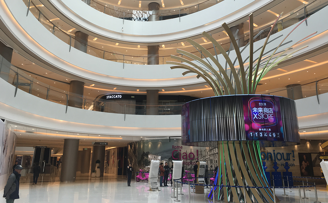 上海合生汇360°环形广告机交互大屏