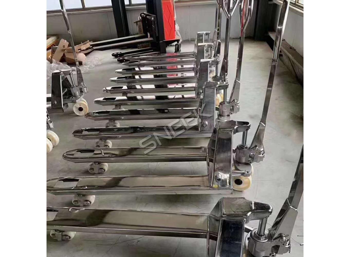 不锈钢手动液压搬运车2
