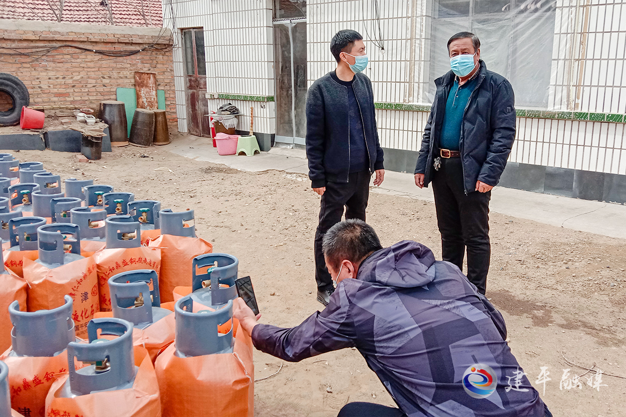 檢查組到三家鄉新鑫液化氣供應站,哈拉道口鎮景陽液化氣站,張家營子鎮